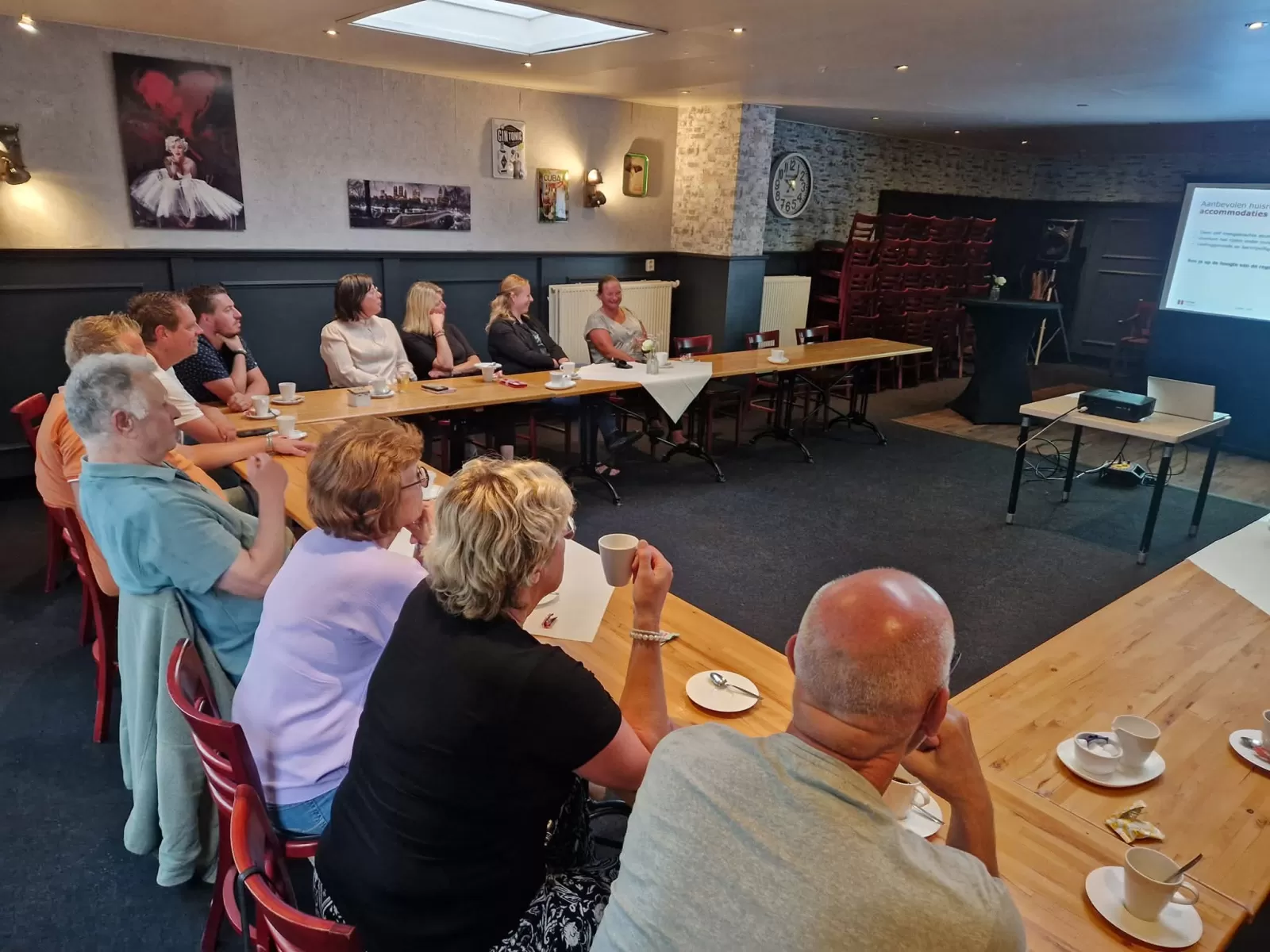 Brainstorm met leden schuttersgebouw Pannerden