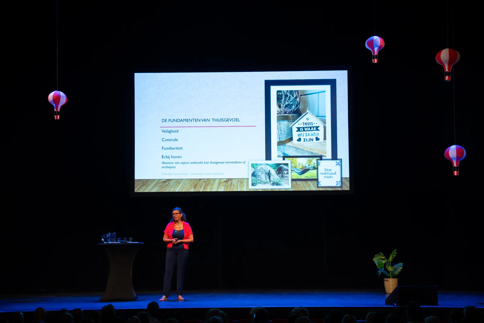 Fenneke Wekker spreekt op het zomercongres 2026
